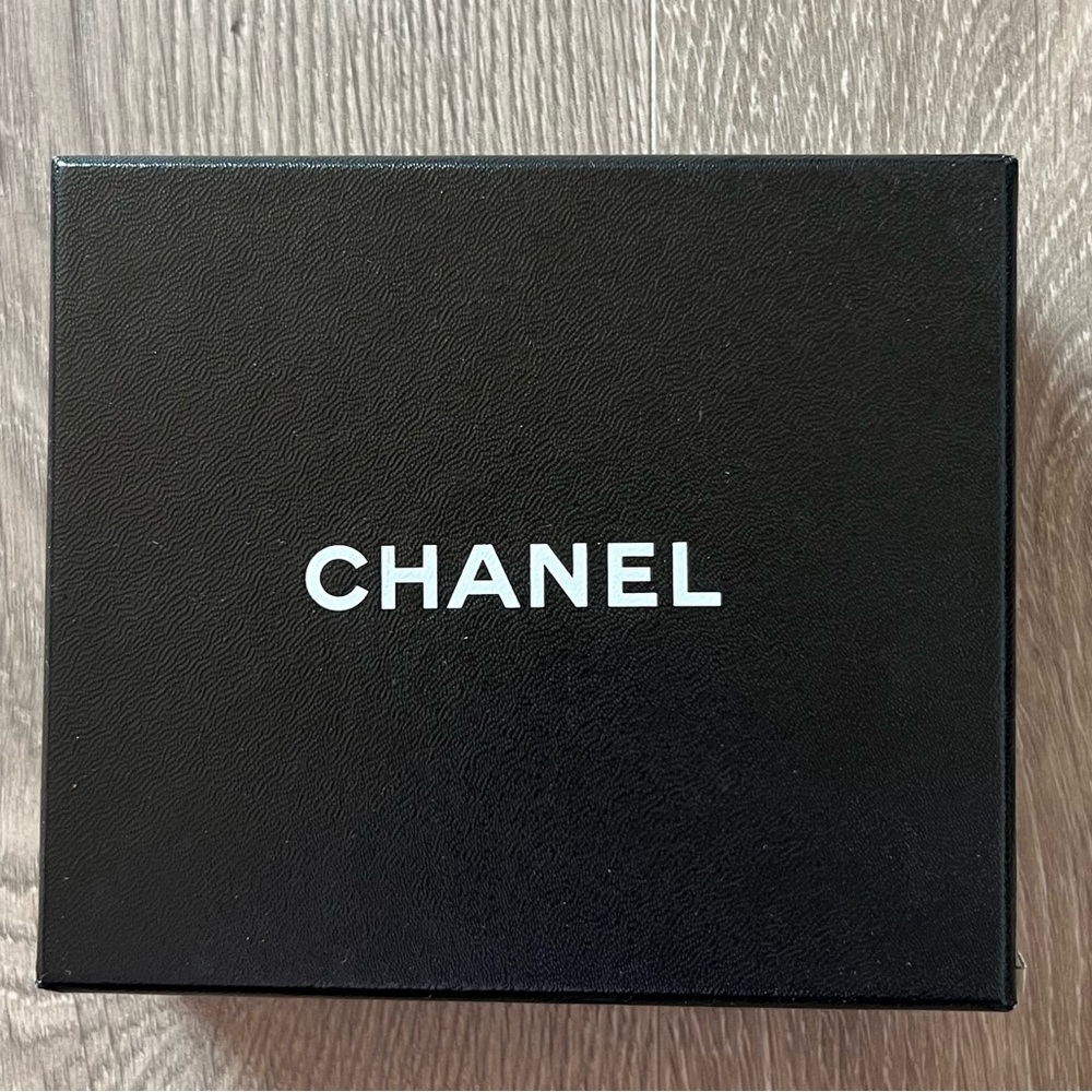 Chanel Box (BB69)